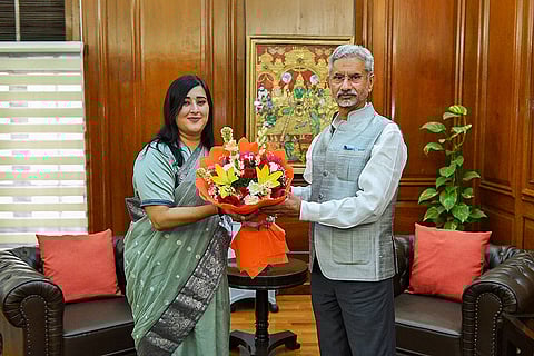 S Jaishankar meets Bansuri Swaraj